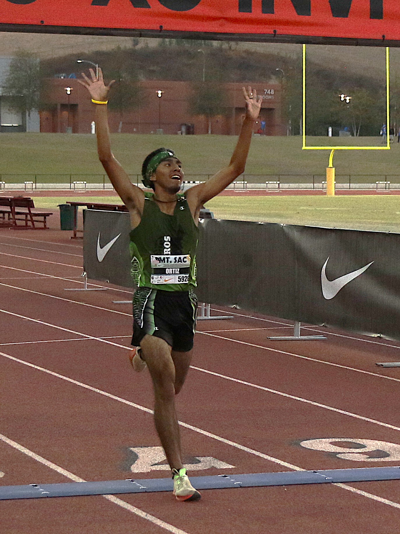 Zion Ortiz finish line